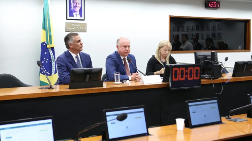 Carla Zambelli e Nikolas Ferreira estão na mira do Conselho de Ética da Câmara