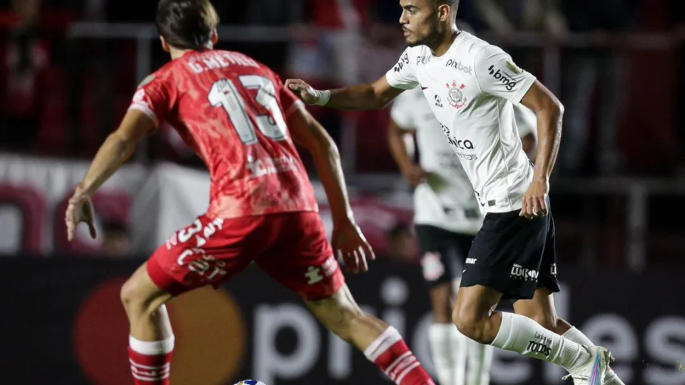Corinthians empata com Argentinos Juniors e segue sem vencer com Luxemburgo