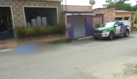 VÍDEO: corpo de homem é encontrado com marcas de tiros e facadas em Manaus
