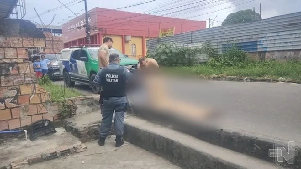 VÍDEO: corpo de homem é jogado de carro em movimento na Zona Norte de Manaus