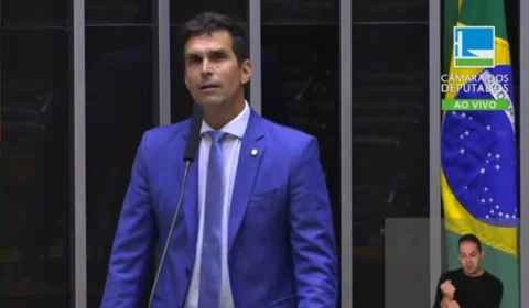 Deputado chama Arthur Lira de ‘boneco do posto’ em pronunciamento na Câmara