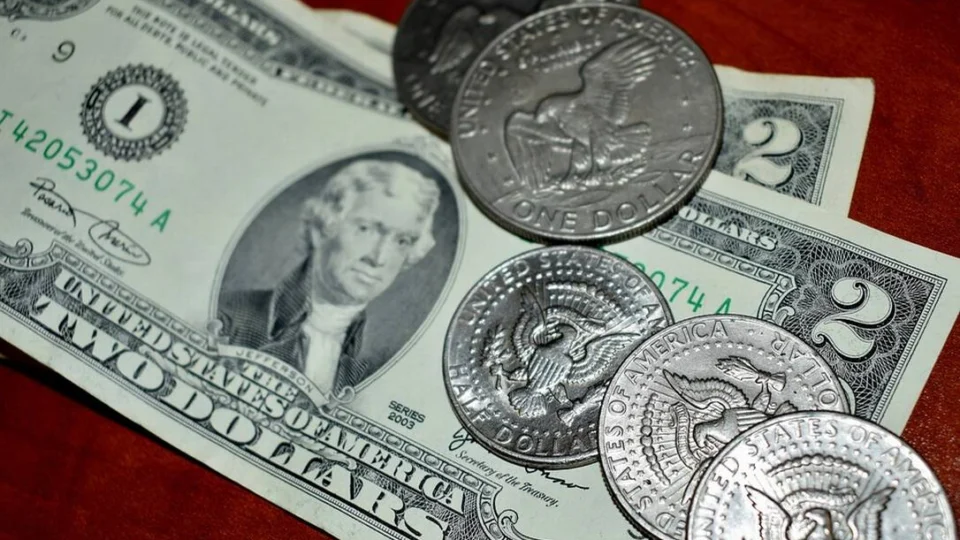 Dólar encerra fim de semana cotado a R$ 4,99 nesta sexta (19)