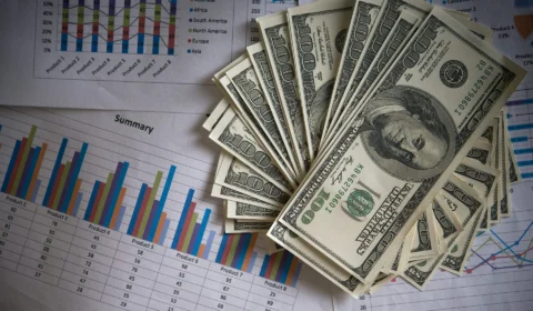 Dólar comercial inicia segunda-feira (12) vendido a R$ 4,88