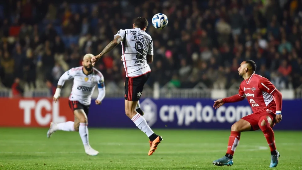 Flamengo sai na frente, mas cede empate e fica no 1 a 1 com o Ñublense