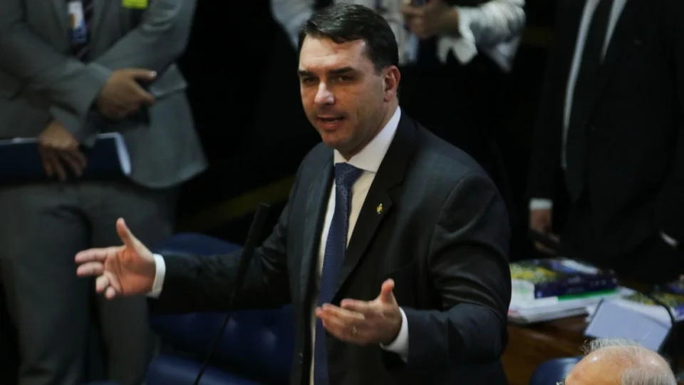 TJDFT rejeita sentença que livrou Flávio Bolsonaro no caso da mansão de R$ 6 milhões