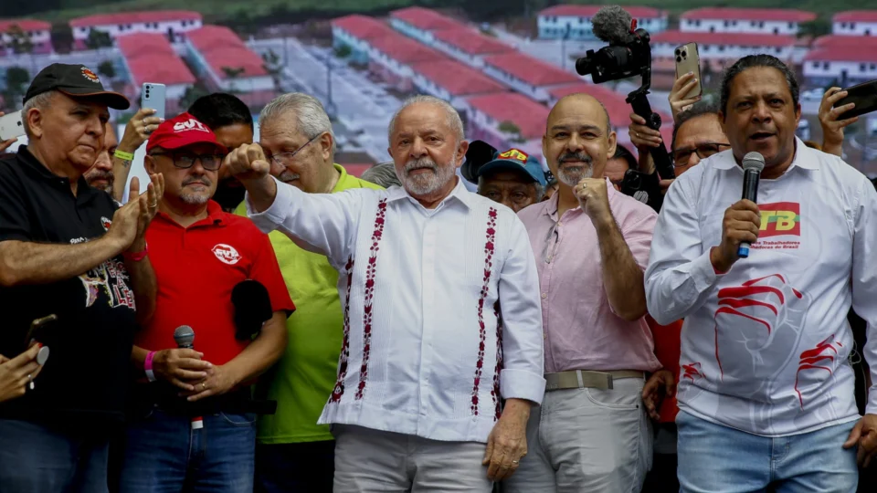 Governo cria GTs para regulação de trabalho por app e igualdade salarial de gêneros