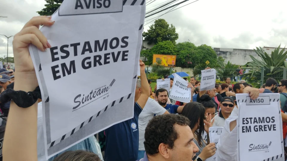 Professores mantêm protestos após desacordo com governo do Amazonas