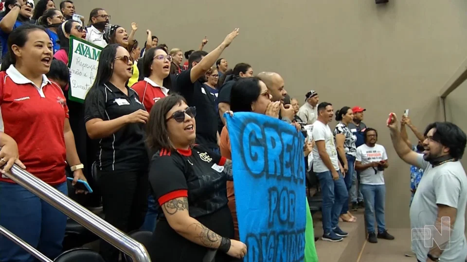 VÍDEO: greve dos trabalhadores em educação completa uma semana no Amazonas