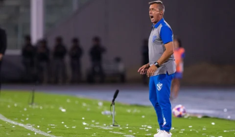 Hernán Manrique, técnico do time reserva do Vélez Sarsfield, morre aos 49 anos