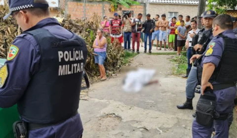 Homem é executado a tiros após deixar o filho em escola em Manaus