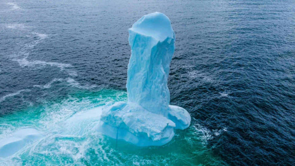 VÍDEO: iceberg com formato de pênis no Canadá viraliza nas redes sociais