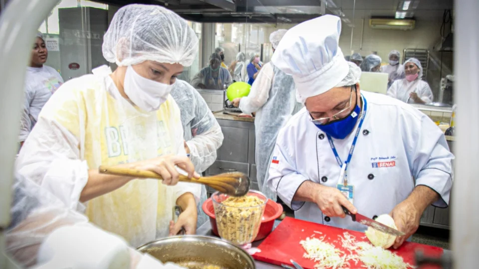 Projetos ‘Jóvenes En Acción’ e ‘Mujeres Fuertes’ abrem inscrições em Manaus