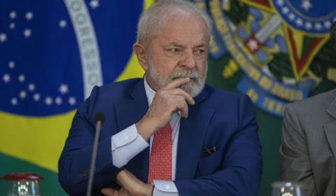 Lula discute arcabouço fiscal com ministros antes de apresentação na Câmara