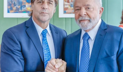 Presidente uruguaio, Lacalle Pou, critica Lula por apoio a Maduro, em Brasília