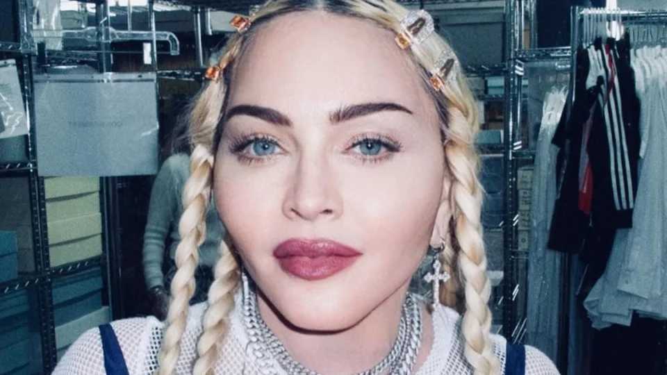 Você já ouviu? Madonna canta funk em português com Anitta; ouça