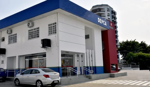 Casal é preso por maus-tratos e tortura contra filha de 15 anos em Manaus