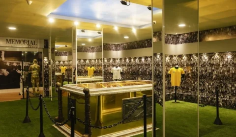 Mausoléu de Pelé é aberto ao público em Santos-SP; confira detalhes