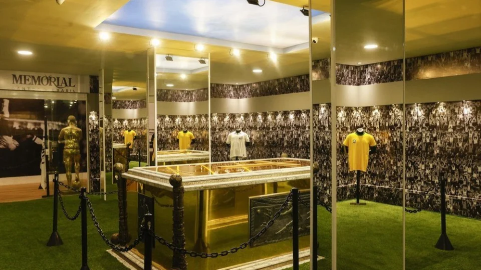 Mausoléu de Pelé é aberto ao público em Santos-SP; confira detalhes