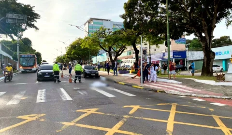 Mulher morre após ser atropelada ao atravessar avenida, em Manaus