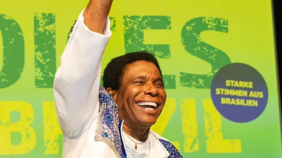 Neguinho da Beija-Flor é atração da Casa de Praia de Manaus neste domingo