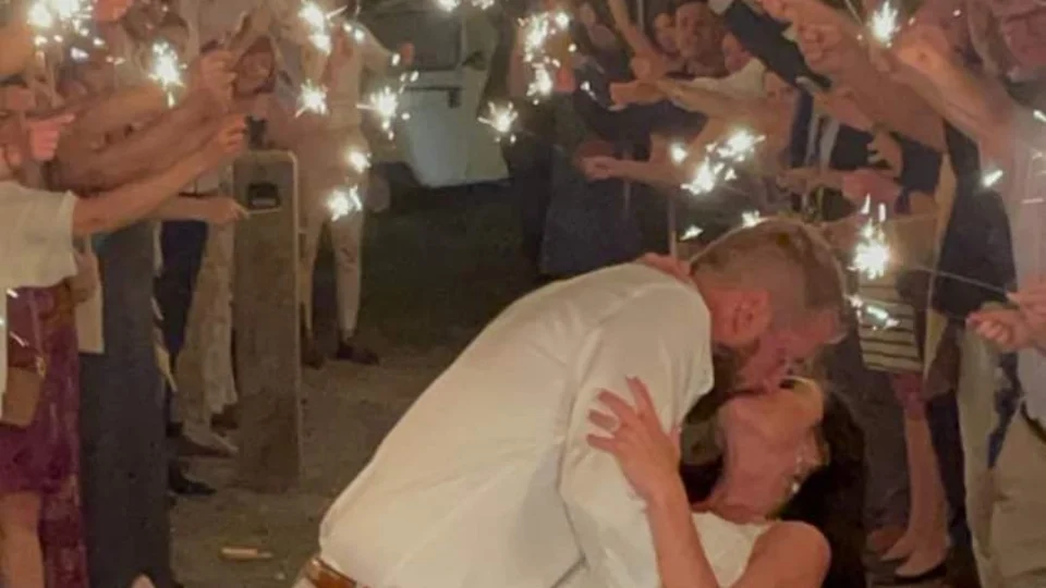 Noiva morre atropelada após sair de sua festa de casamento nos EUA