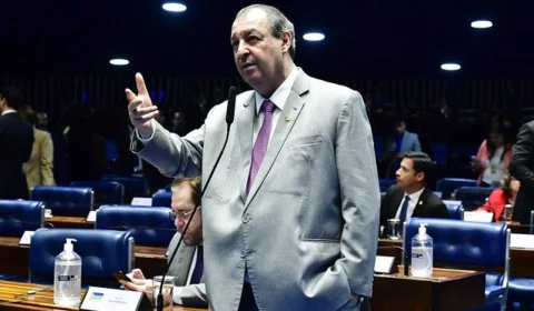 Bolsonaro é condenado a pagar R$ 30 mil por danos morais ao senador Omar Aziz