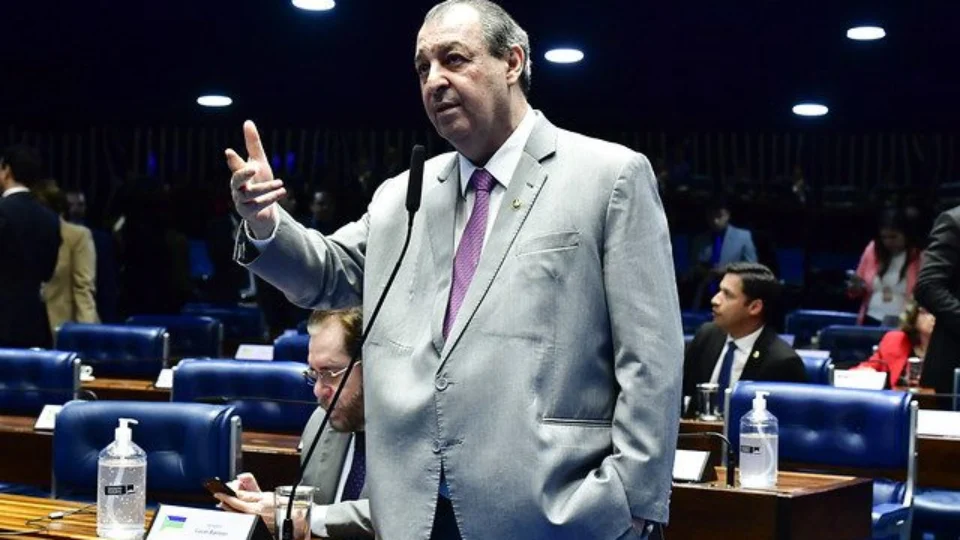 Bolsonaro é condenado a pagar R$ 30 mil por danos morais ao senador Omar Aziz