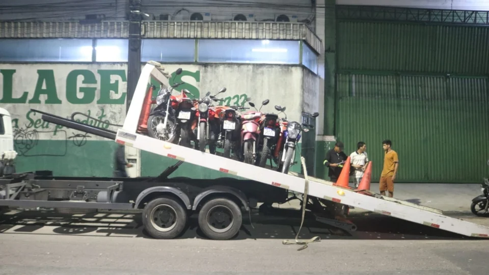 Em 12 horas, operação policial apreende cerca de 30 veículos em Manaus
