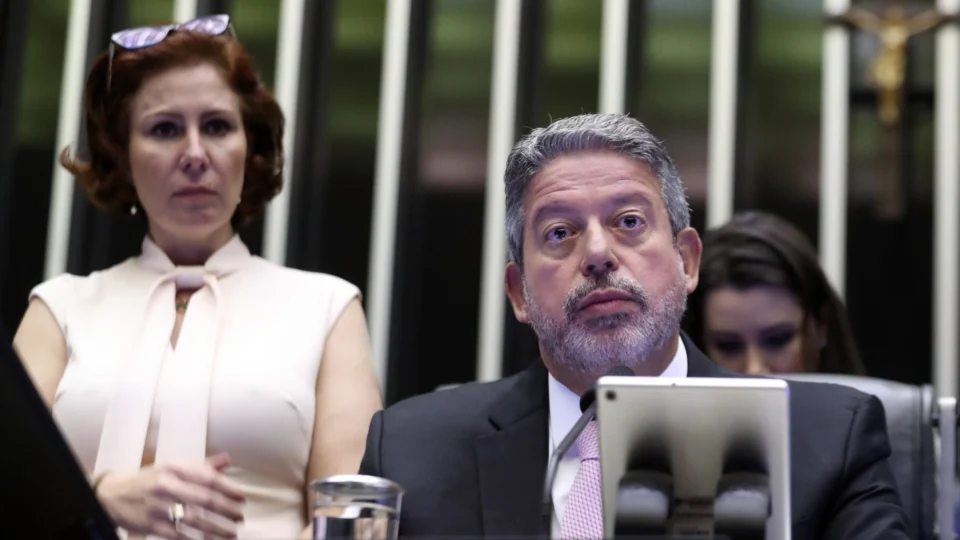 PL das Fake News: Lira cogita adiar votação devido risco de derrota