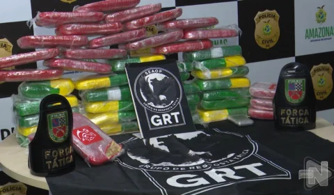 VÍDEO: polícia apreende 50 kg de drogas em embarcação no porto de Manaus