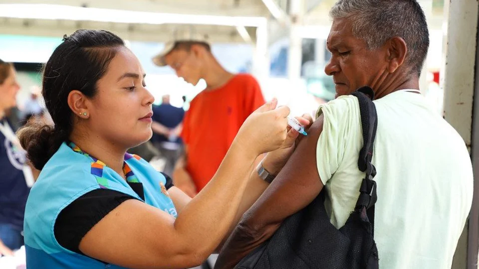 População em situação de rua recebe serviços de saúde e inclusão em Manaus