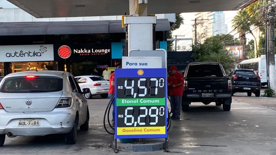 Preço da gasolina, diesel e gás de cozinha é reduzido em Manaus