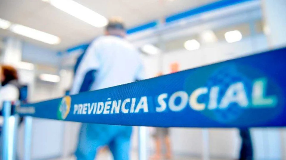 INSS paga novo salário mínimo a aposentados neste mês; veja datas
