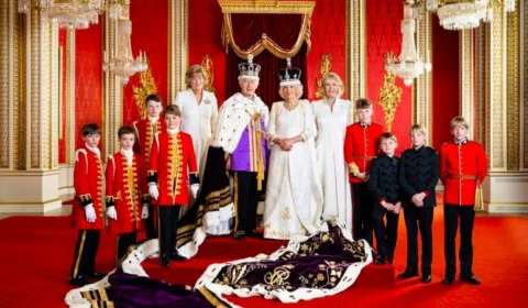 Foto de Rei Charles III ao lado da família mostra futuro da monarquia britânica