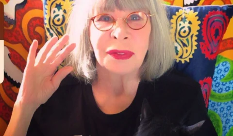 Rita Lee marca moda com ‘extravagâncias’; confira looks 5 icônicos da artista