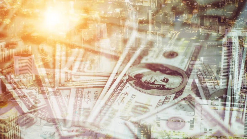 Bolsas da Europa fecham em alta com resolução de teto da dívida nos EUA