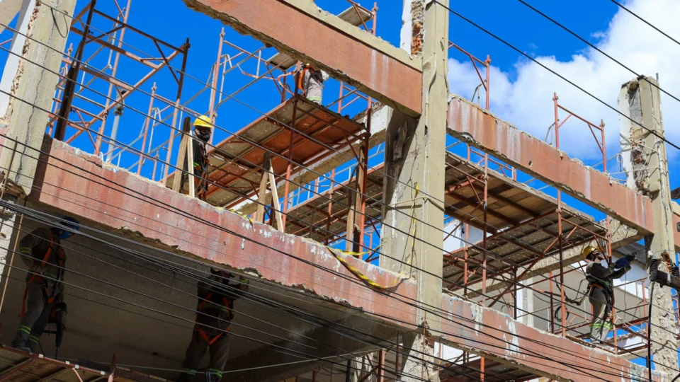 Manaus abre seleção para arquitetos e engenheiros; salário é de R$ 5,2 mil