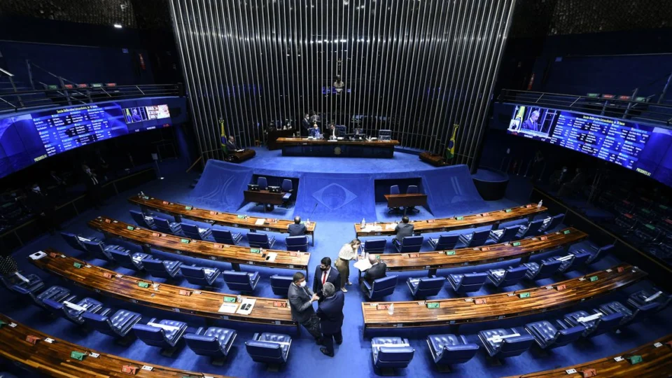 Conselho de Ética analisa 13 denúncias contra senadores nesta quarta-feira