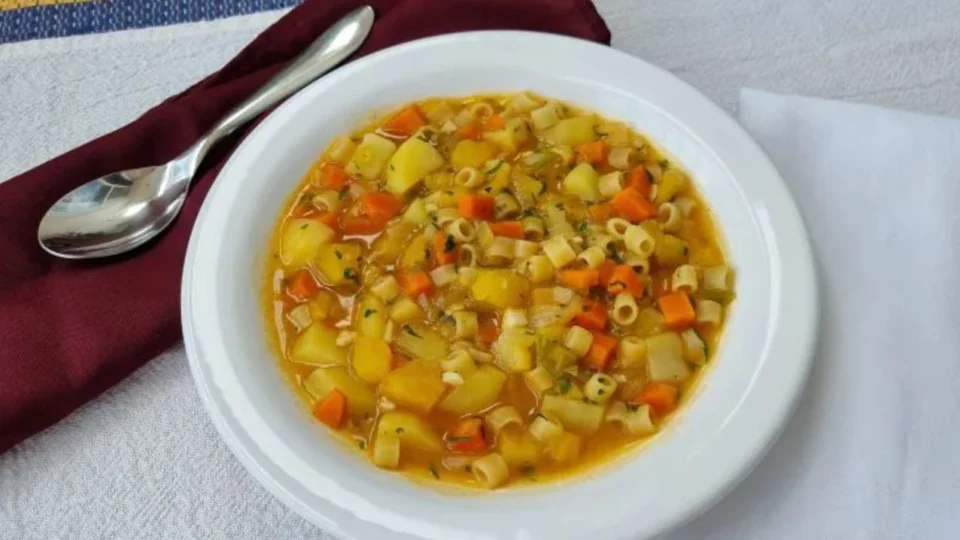 Receita Fácil – Sopa de legumes: opção prática pronta em 45 minutos