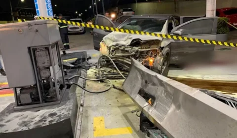 VÍDEO: suspeitos são baleados durante perseguição e causam acidente em Manaus