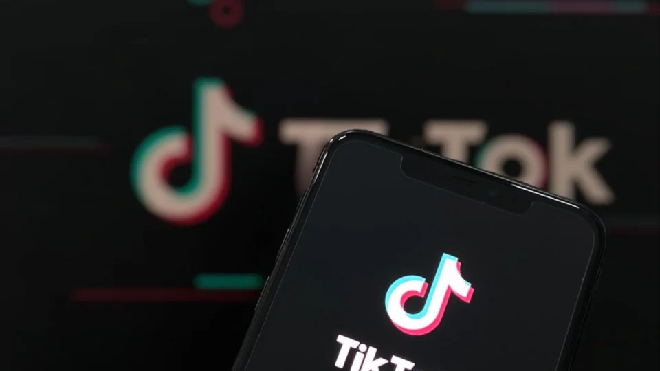 TikTok proíbe filtros de beleza para menores de 18 anos