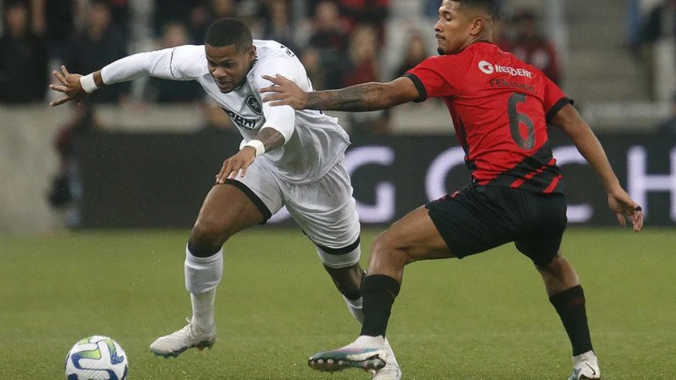 Copa do Brasil: De virada, Botafogo perde por 3 a 2 para o Athletico-PR