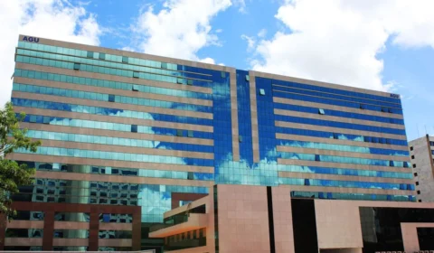 AGU deve fazer grande operação contra fake news sobre vacinas