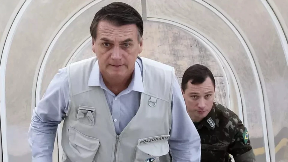 PF encontra ‘roteiro de golpe’ em celular de Mauro Cid, diz revista