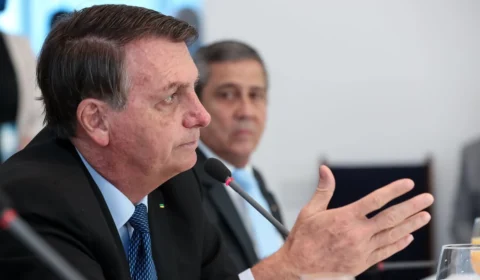 Bolsonaro recebe ordem de silêncio até julgamento do TSE no dia 22