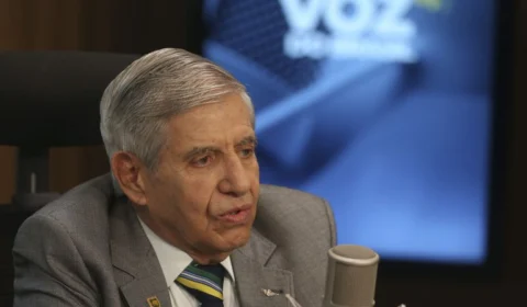 General Heleno estava em grupo de militares que discutiram golpe, diz Coronel