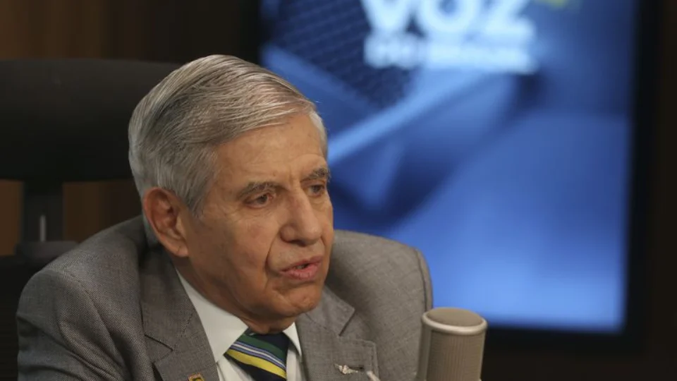 General Heleno estava em grupo de militares que discutiram golpe, diz Coronel