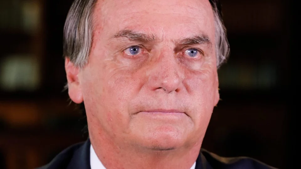 Bolsonaro nega que conversou sobre golpe de Estado com militares