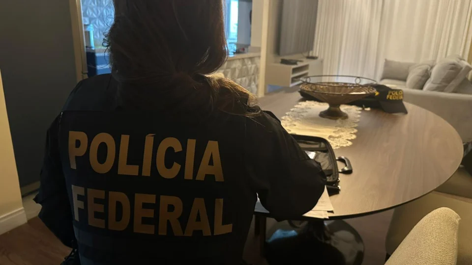 Operação Jurupari: PF cumpre mandados de prisão por exploração ilegal de ouro no AM, RO e PR