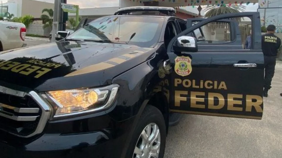 Operação ‘Lucas 12:2’: PF faz buscas em endereços de Mauro Cid e do pai